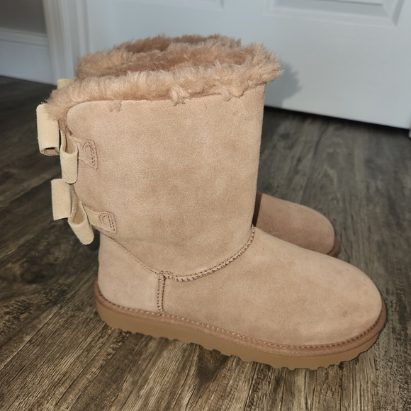 UGG Bailey Bow Boots - Picture 3 of 15